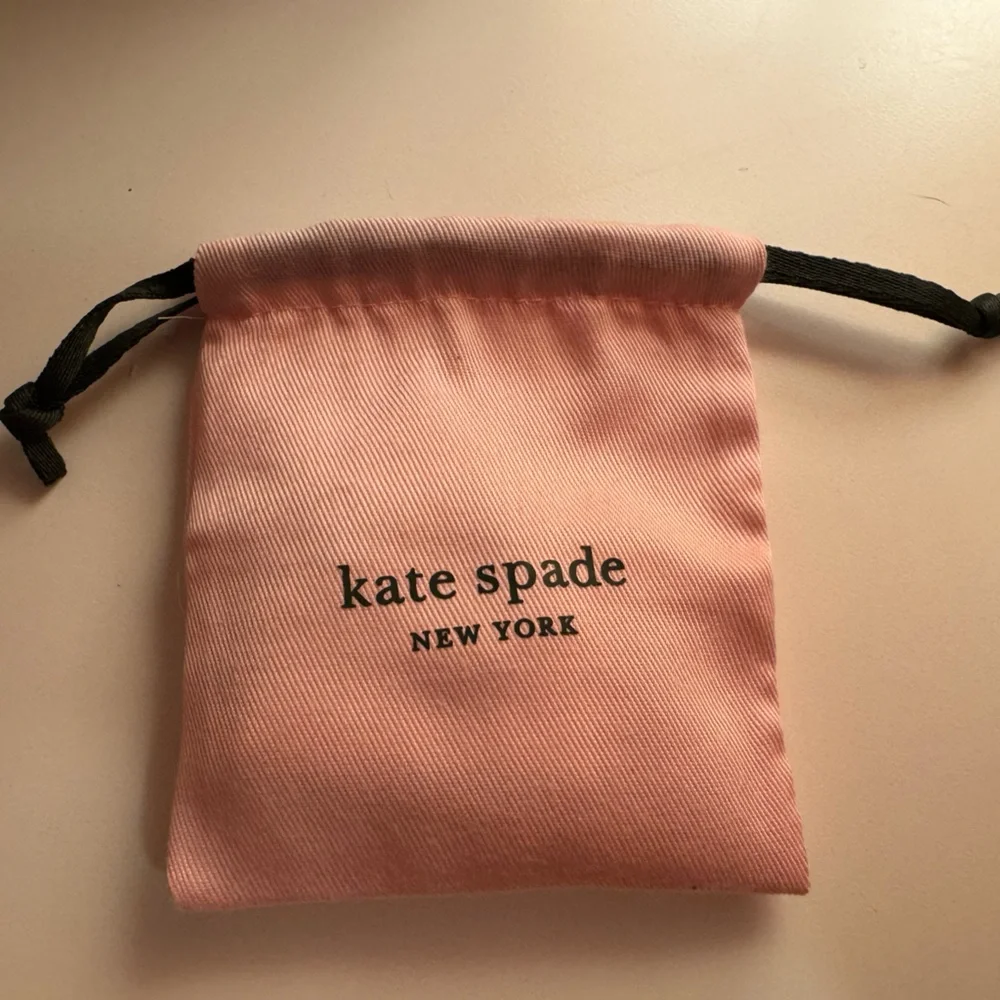 Kate Spade Love Game Ear Pin Earrings Gold Heart Arrow Pearl NWT and Dust Bag